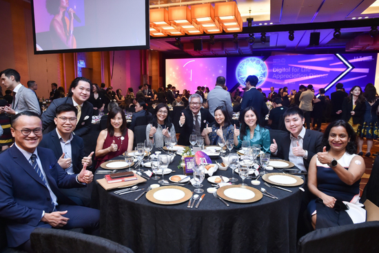 SUSS representatives Ms Chia Ming Huei (Specialist, Office of Service-Learning, seated fourth from left) and Ms Cynthia Chang (Assistant Dean, College of Interdisciplinary and Experiential Learning, and Head, Office of Service Learning, seated fourth from right) at the Digital for Life Appreciation Dinner hosted in November 2022.