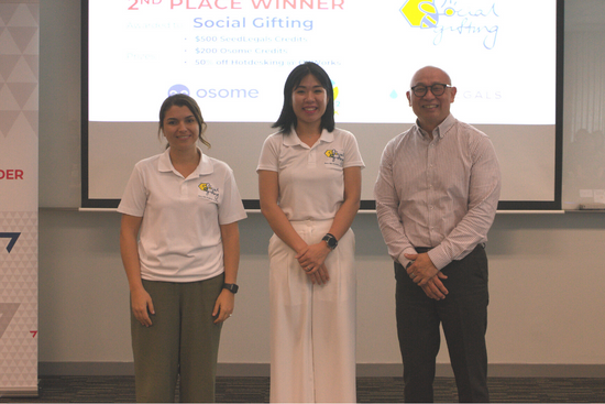Dugyu Sahin and Valen Tan, Co-founders of Social Gifting, with Dr Yap Meen Sheng, SUSS Dean of Student, Student Success Centre,