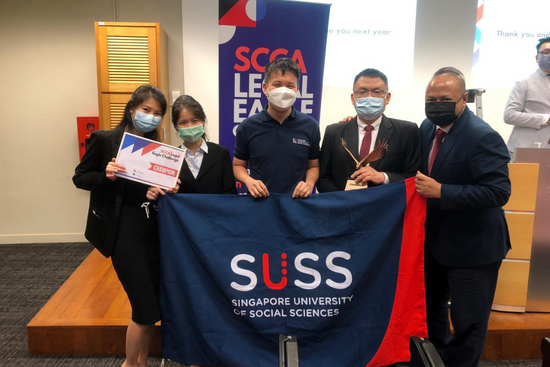 A delighted SUSS Law Team after being crowned champions of the SCCA Legal Eagle Challenge 2022. (left to right) – SUSS Law student Adele Neo, SUSS Law student Ellis Kusomo, SUSS Law lecturer Mr Tris Xavier, SUSS Law student Tan Kah Keng, and SUSS Law student Zaher Bin Wahab.