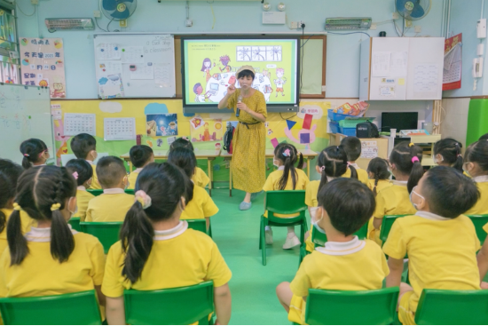 A reading session of the COPE books by the Hong Kong Jockey Club Disaster Preparedness and Response Institute (HKJCDPRI).