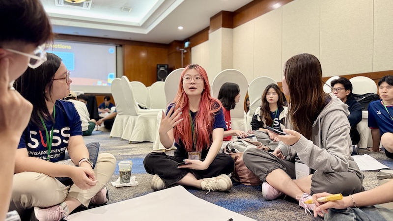 A student leader sharing her experience with her group