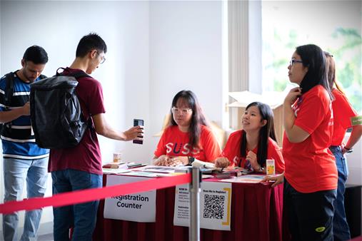 Anchors welcoming our freshmen at the registration counter