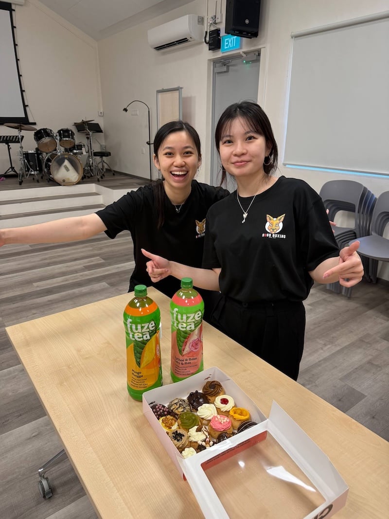 Boxing IG volunteers with the light refreshments