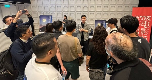Chin Chia-Hua (middle), director of Trouble Girl continued to engage with the audience offstage after post screening interaction