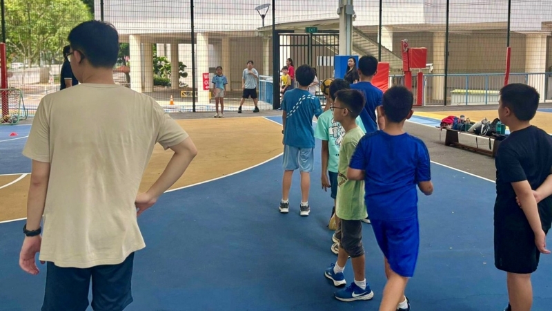 Throwing practice for participants to get familiar with the ball