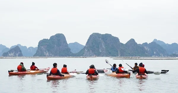 Kayaking in Ha Long Bay