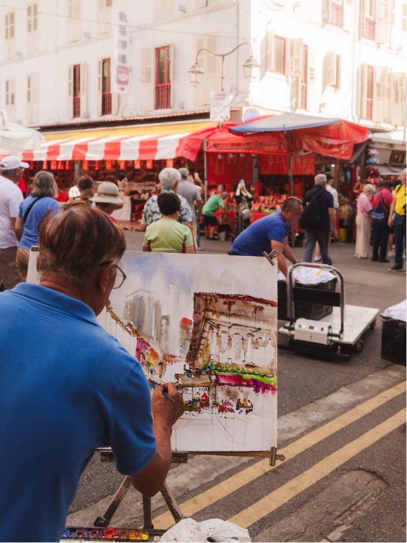 man-painting-picture-of-chinatown-market