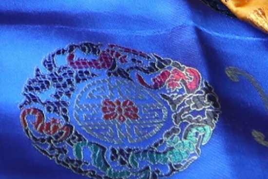 Motif on a male burial suit