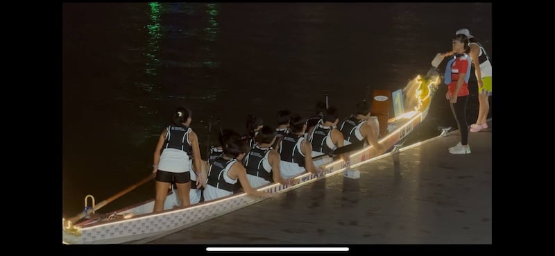 2. Dragon Boat Team heading off to the start line