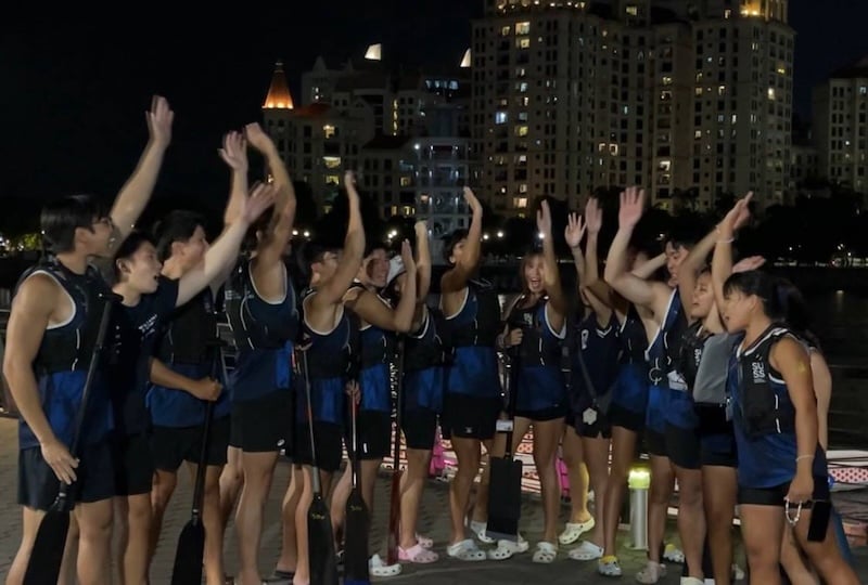 3. Dragon Boat Team cheering before their Kallang Sprint Mixed 100m Finals