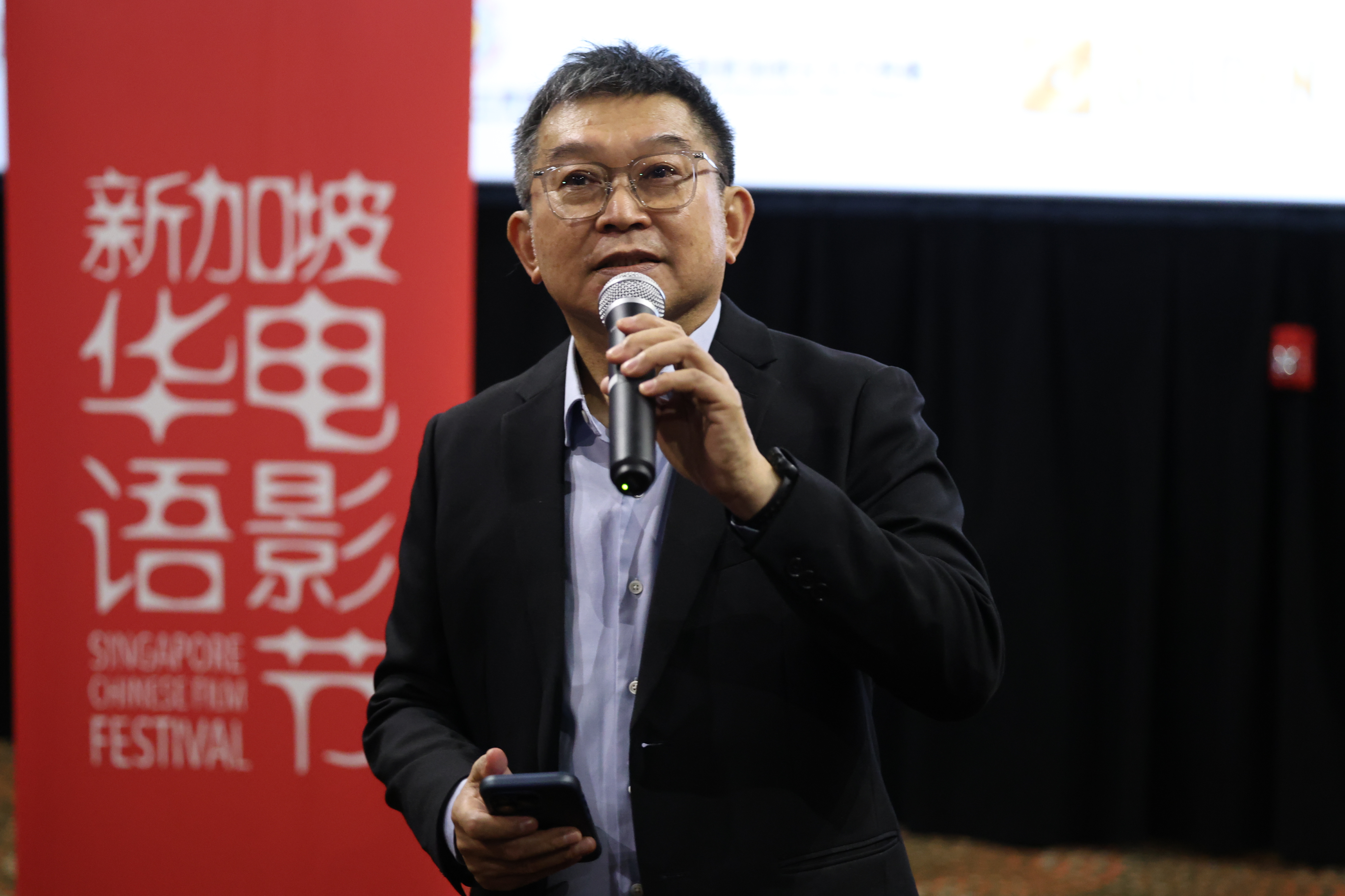 Associate Professor Foo Tee Tuan, Festival Director of SCFF 2025 and Director of Centre for Chinese Studies @SUSS, giving his opening speech