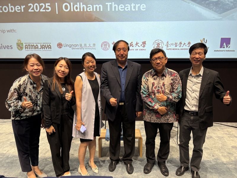 Dr Thera Chia, Dr Chloe Siu, Dr Carol Ma, Dr Du Peng, Dr Yuda Turana, Dr Ang Hak Seng