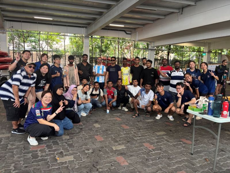 Group photo featuring migrant brothers, Ray of Hope volunteers