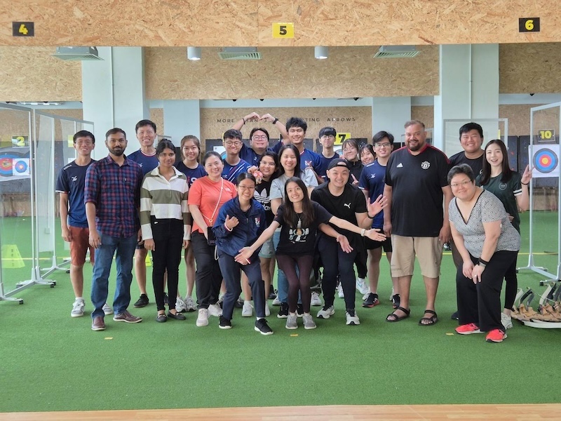 12-Jan-Stud-article_Group photo of all participants and instructo_Vonica Suet Teng LIM Group Photo at the event with BMDP x SUSS Archery