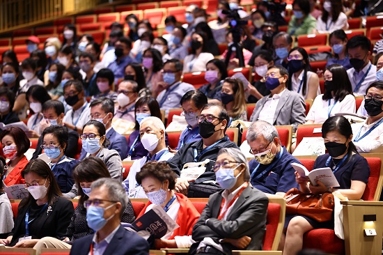 Participants of the event each received a complimentary copy of Unity in Diversity: Language and Society in Singapore. 与会者均获赠“新跃人文丛书”第11册《多元和统一:新加坡的语言与社会》。 Participants of the event each received a complimentary copy of Unity in Diversity: Language and Society in Singapore. 与会者均获赠“新跃人文丛书”第11册《多元和统一:新加坡的语言与社会》。
