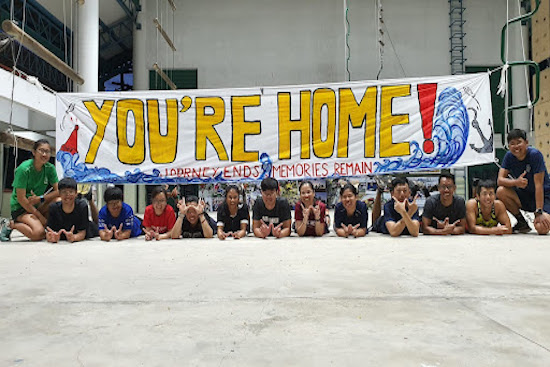 After a fulfilling 21 days, students are ready to part ways and end this adventure. After a fulfilling 21 days, students are ready to part ways and end this adventure.