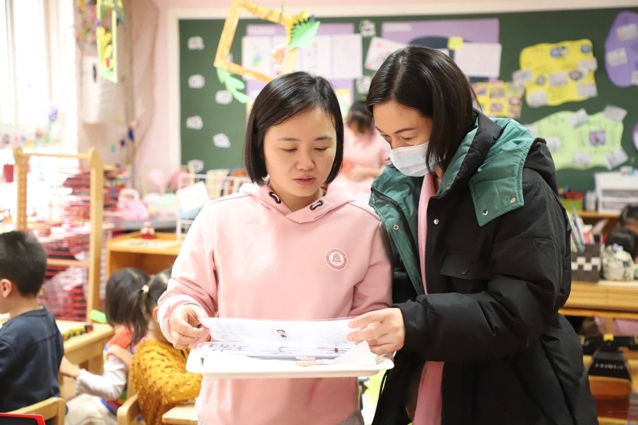 MECE student observed lesson in Beijing Normal University Experimental Kindergarten and engaged in discuss MECE student observed lesson in Beijing Normal University Experimental Kindergarten and engaged in discuss
