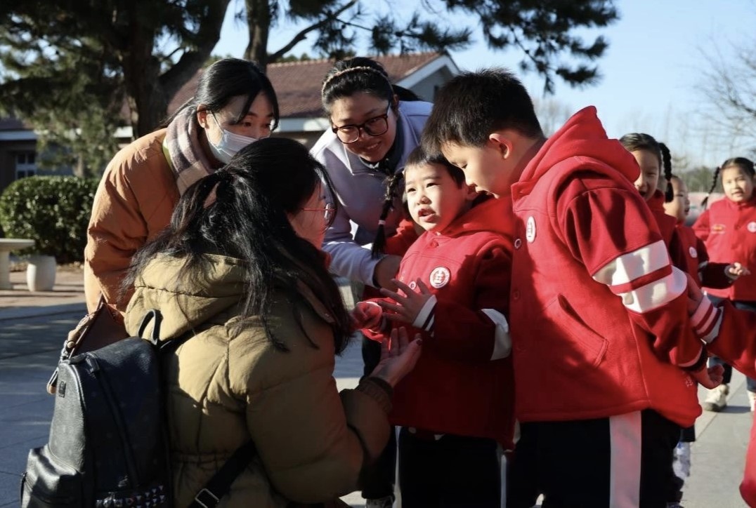 MECE students had a pleasant interaction with children from Beijing Liuyi Kindergarten MECE students had a pleasant interaction with children from Beijing Liuyi Kindergarten
