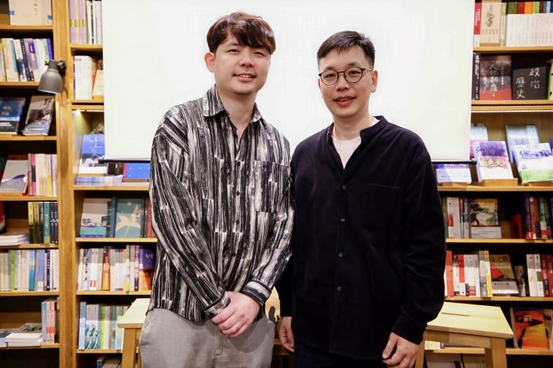 Dr Lim Wooi Tee (left), co-owner of Grassroots Book Room and Director Hou Chi-Jan(right) shared the inspirations and experiences behind the series Poetries of Bookstores