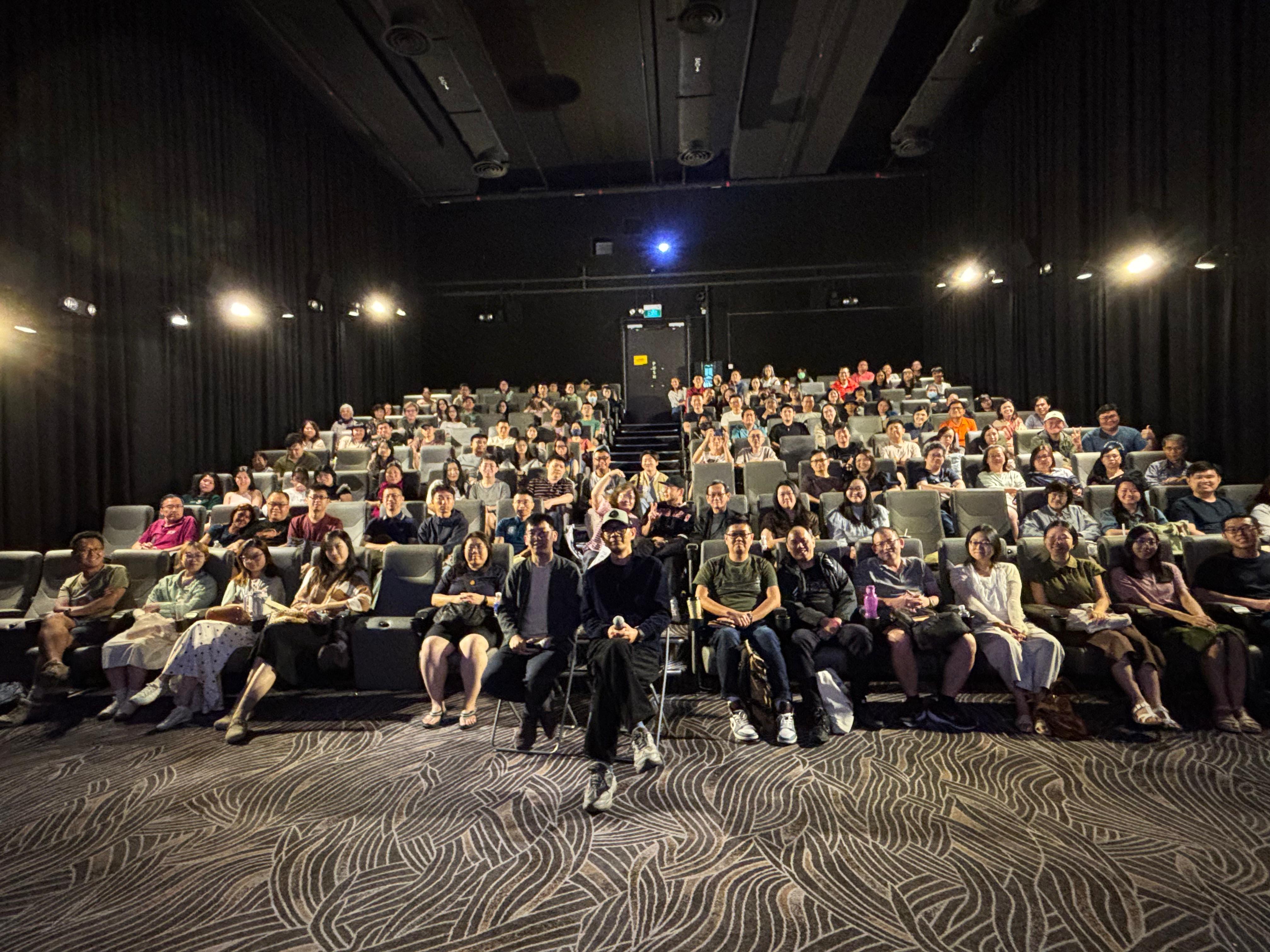 Group photo of Chong Keat Aun (front right), director of the closing film Pavane for an Infant, moderator Lau Kok Rui (front left) and the audience