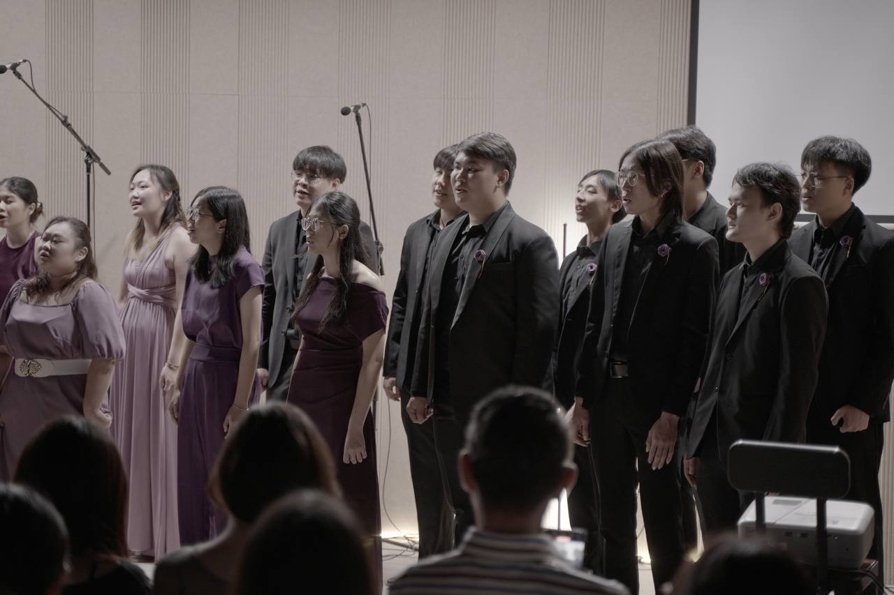 SUSS Voices lights up the stage with a captivating performance of the La La Land medley, beautifully arranged by Mark Brymer.