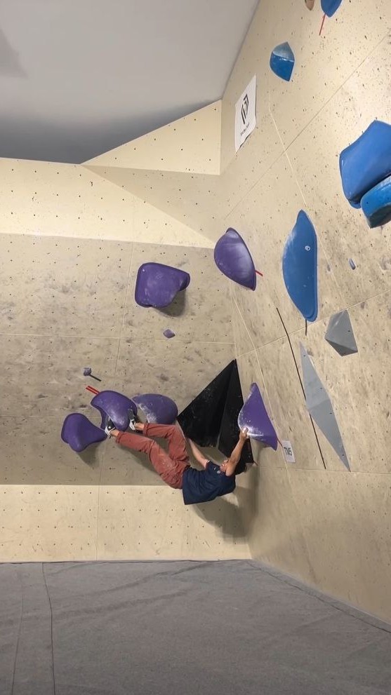 Yu Penghui starting out a challenging route.