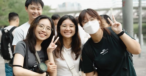 Participants are all smiles with the exciting opportunities that lie ahead.