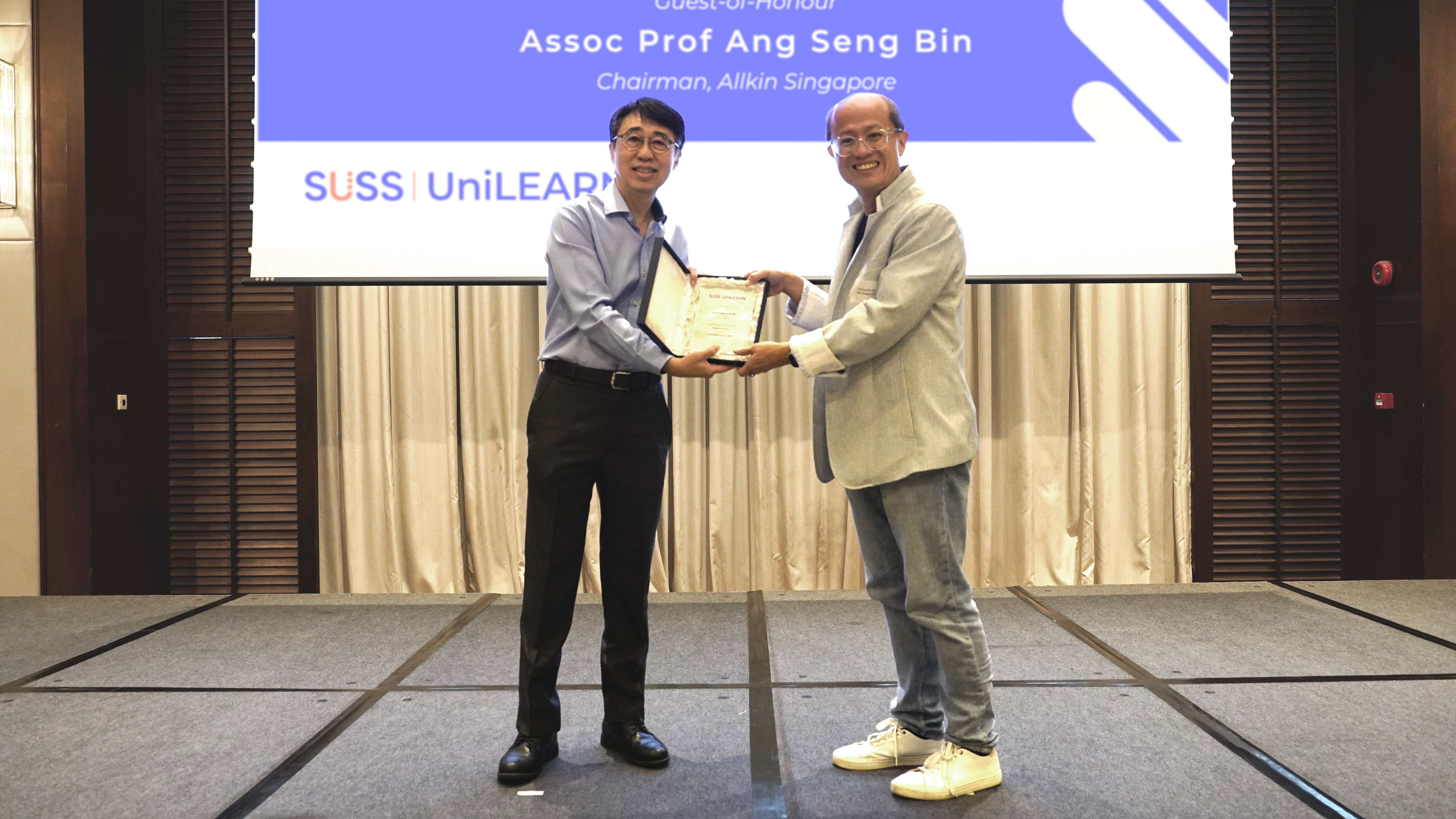 SUSS Deputy Provost, Associate Professor Allan Chia, presents a certificate of appreciation to Associate Professor Ang Seng Bin, Chairman of Allkin Singapore and Guest-of-Honor at the Forum.