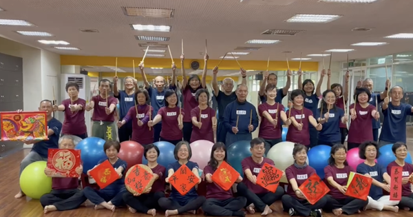The NCKU-led community in Tainan (Taiwan), showcasing their drumming sticks with exercise balls.
