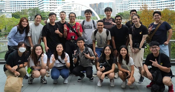 The Photowalk ends with a fun group shoot!