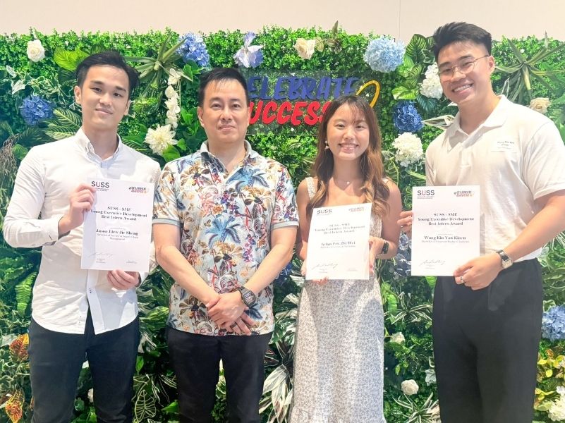 Group photos of the best intern award recipients standing with Dr Steven Lim, CEO of RSTN Consulting Pte Ltd and Chairman of the SUSS-SME Young Executive Development Committee