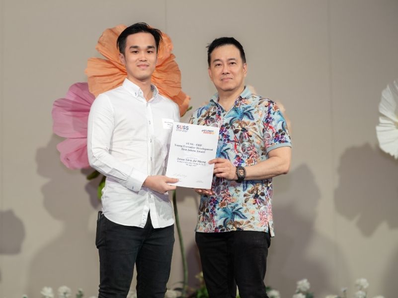 Individual photos of the best intern award recipients standing with Dr Steven Lim, CEO of RSTN Consulting Pte Ltd and Chairman of the SUSS-SME Young Executive Development Committee