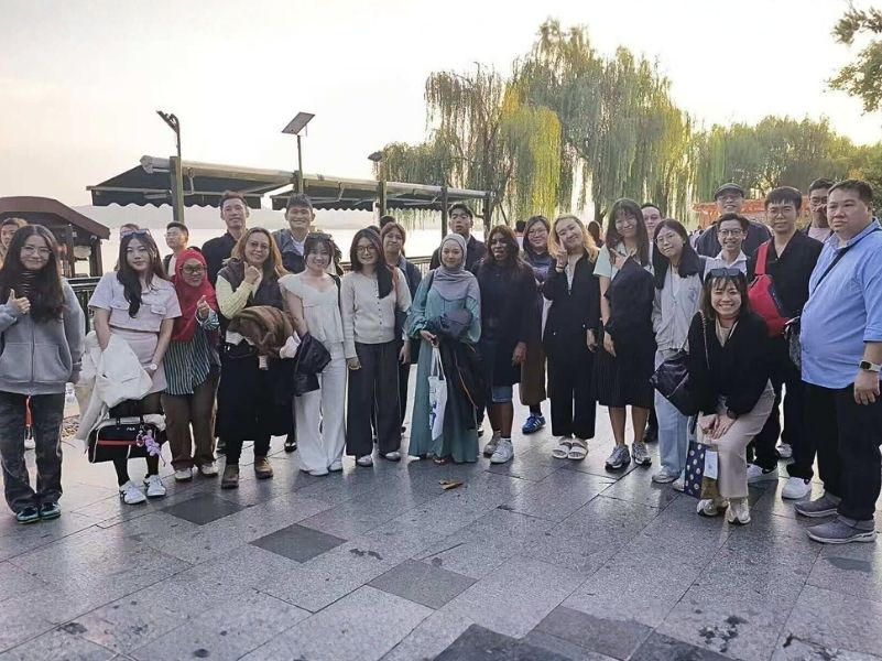 Visiting scenic West Lake through an immersive learning experience