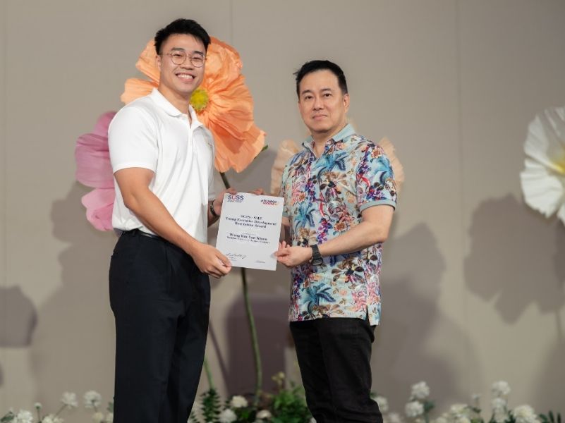 Individual photos of the best intern award recipients standing with Dr Steven Lim, CEO of RSTN Consulting Pte Ltd and Chairman of the SUSS-SME Young Executive Development Committee