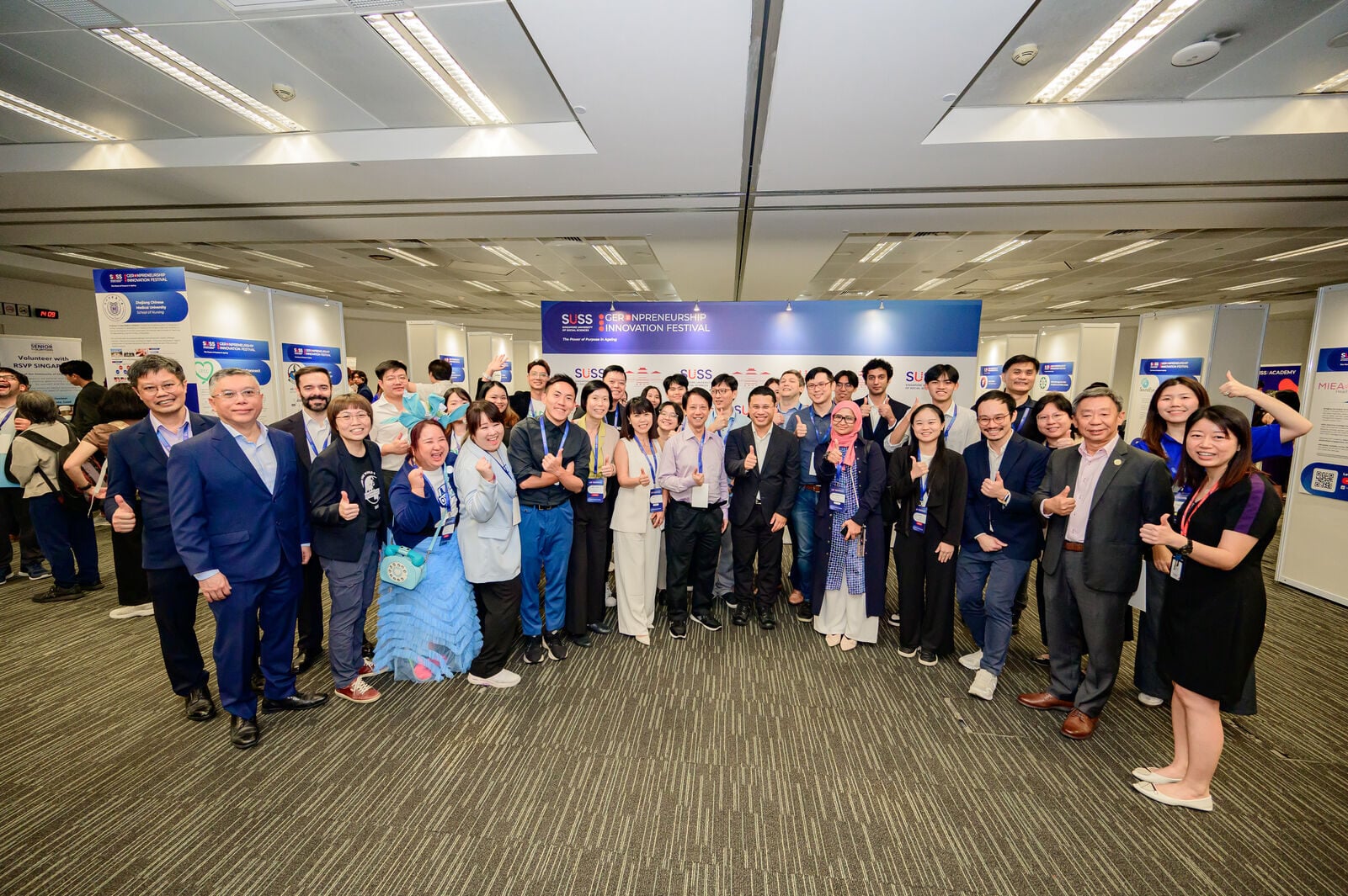 GIF Picture with Minister Lee