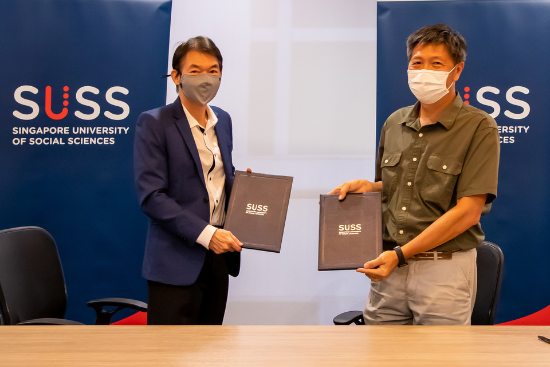 from left to right) Professor Cheah Horn Mun, SUSS Assistant Provost and Dean of College of Lifelong and Experiential Learning, and Thomas Low, Director, Nutrious Farms, at the MOU signing ceremony on 24 February 2022.